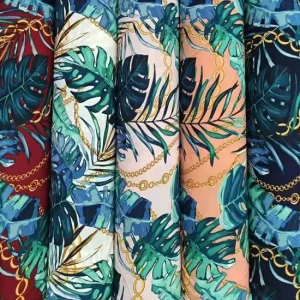 ترندهای پارچه‌های گل‌دار و طرح‌دار برای لباس‌های ساحلی و تعطیلات تابستانی