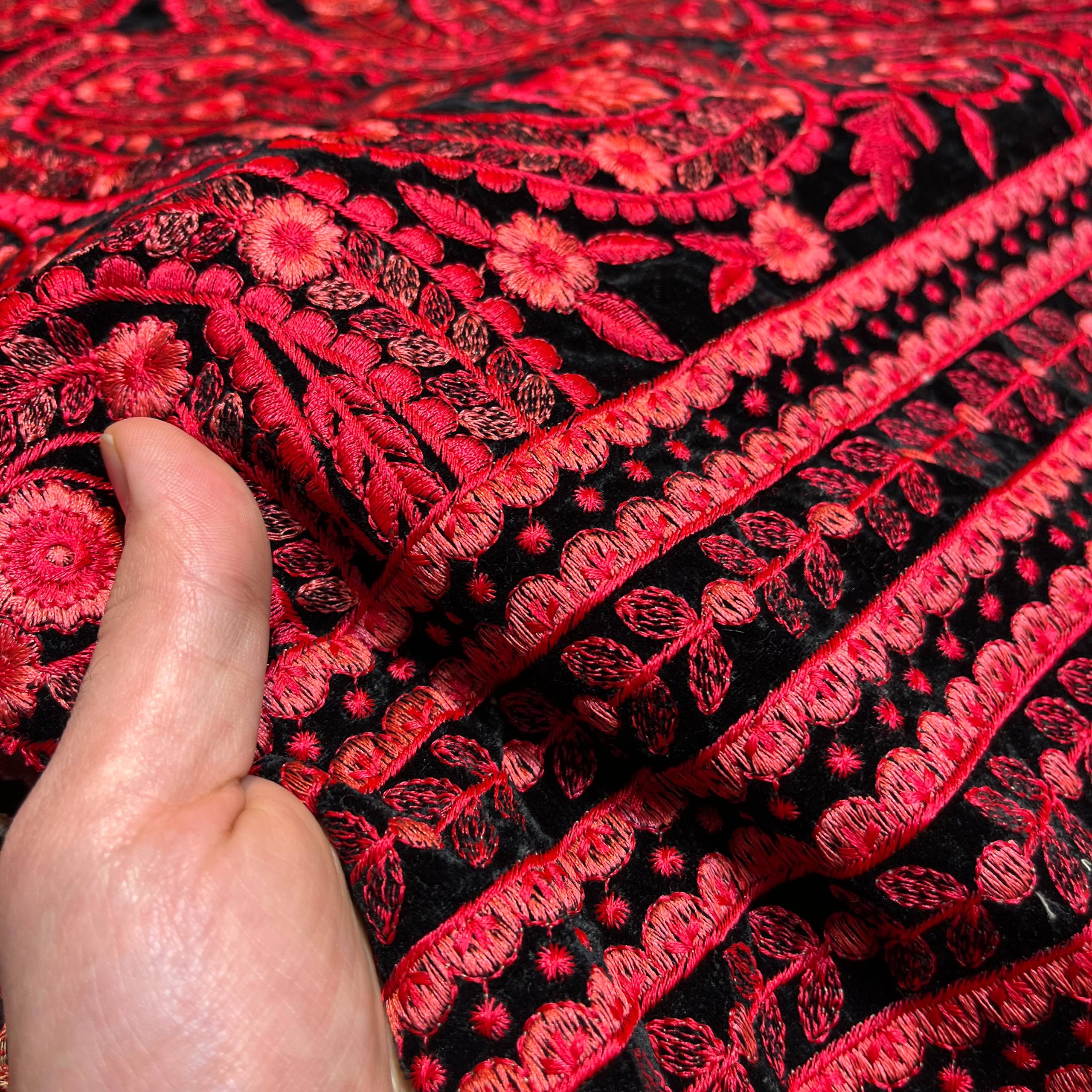 پارچه مخمل سوزن دوزی طرح زارا کد MS-01-001 3 پارچه مخمل سوزن دوزی طرح زارا کد MS-01-001 - Image 3